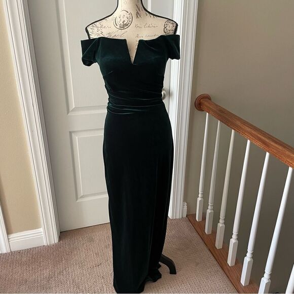 Xscape Velvet Green Dress - Picture 1 of 9